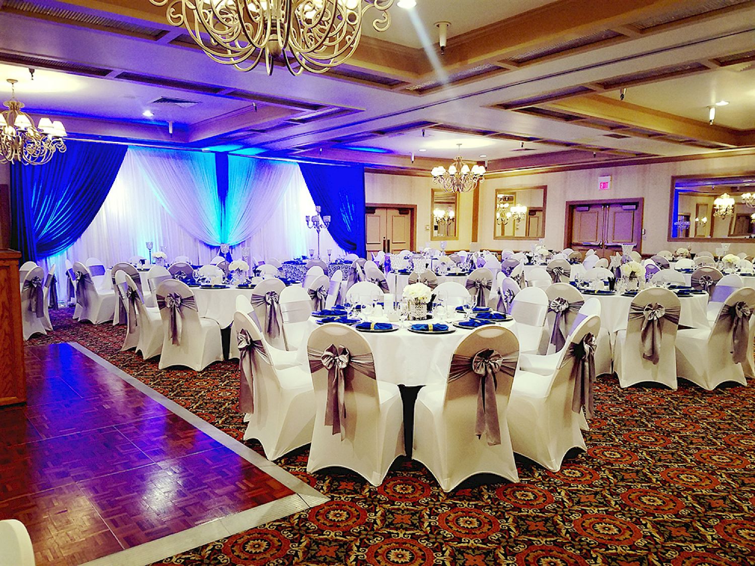 elegant-events-venue-in-fresno-piccadilly-inn-airport